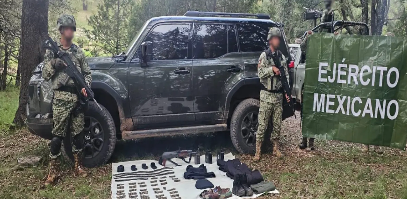 Ejército Mexicano decomisa cinco vehículos blindados y arsenal en operativo en la sierra de Durango