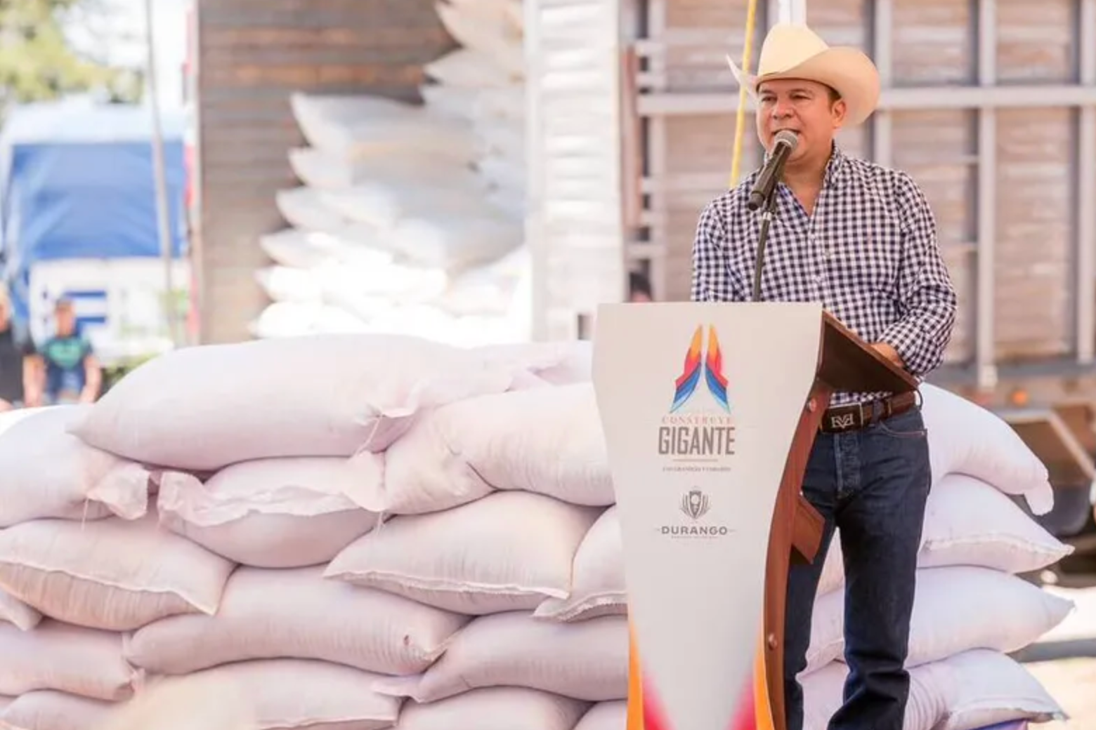 Lluvias y apoyos benefician a productores del campo en Guadalupe Victoria, Durango